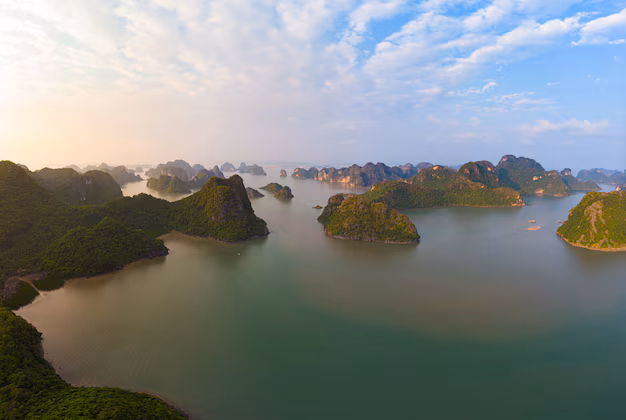 Hanoi · Ha Long · Da Nang, Vietnam