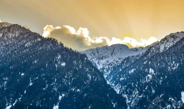 Best time to visit Kashmir, Kerala and Goa: an honest season guide