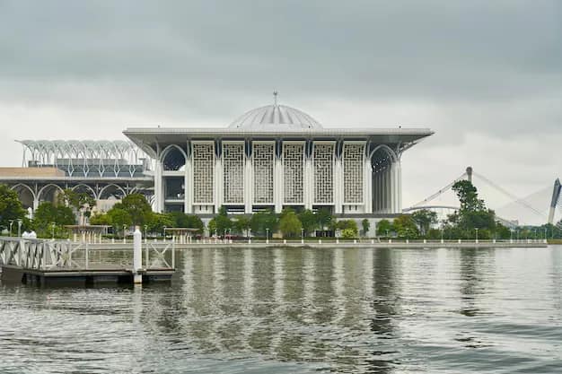 The Putra Mosque by the lake in Putrajaya, Malaysia