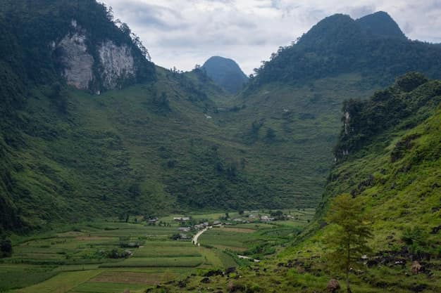 Vietnam tour package from Surat