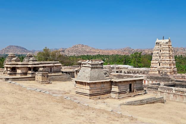 The gateway tower of the Virupaksha temple in Hampi, Karnataka